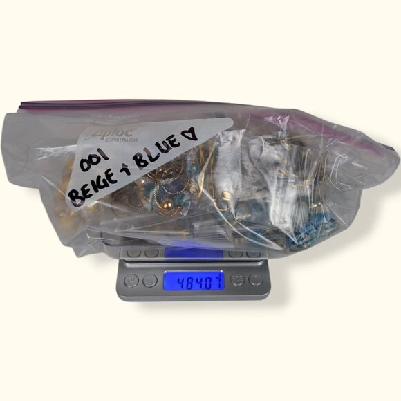 001 - Vintage To Now Jewelry Lot - Beige & Blue - Picture 5 of 5